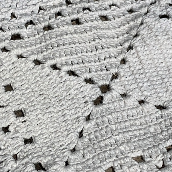 White Crochet heavy rectangular Tablecloth 37 x 44” vintage - Picture 7 of 7